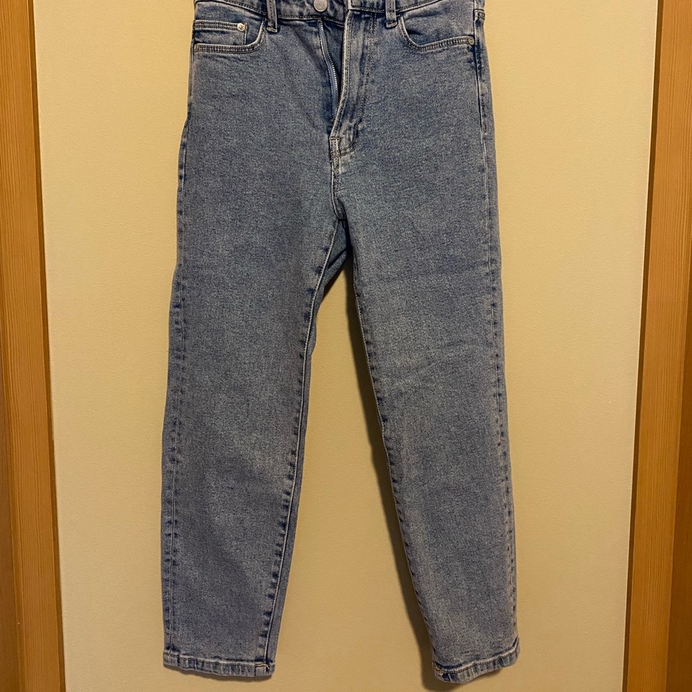 Stradivarius organic cotton slim mom jean with stretch in washed blue